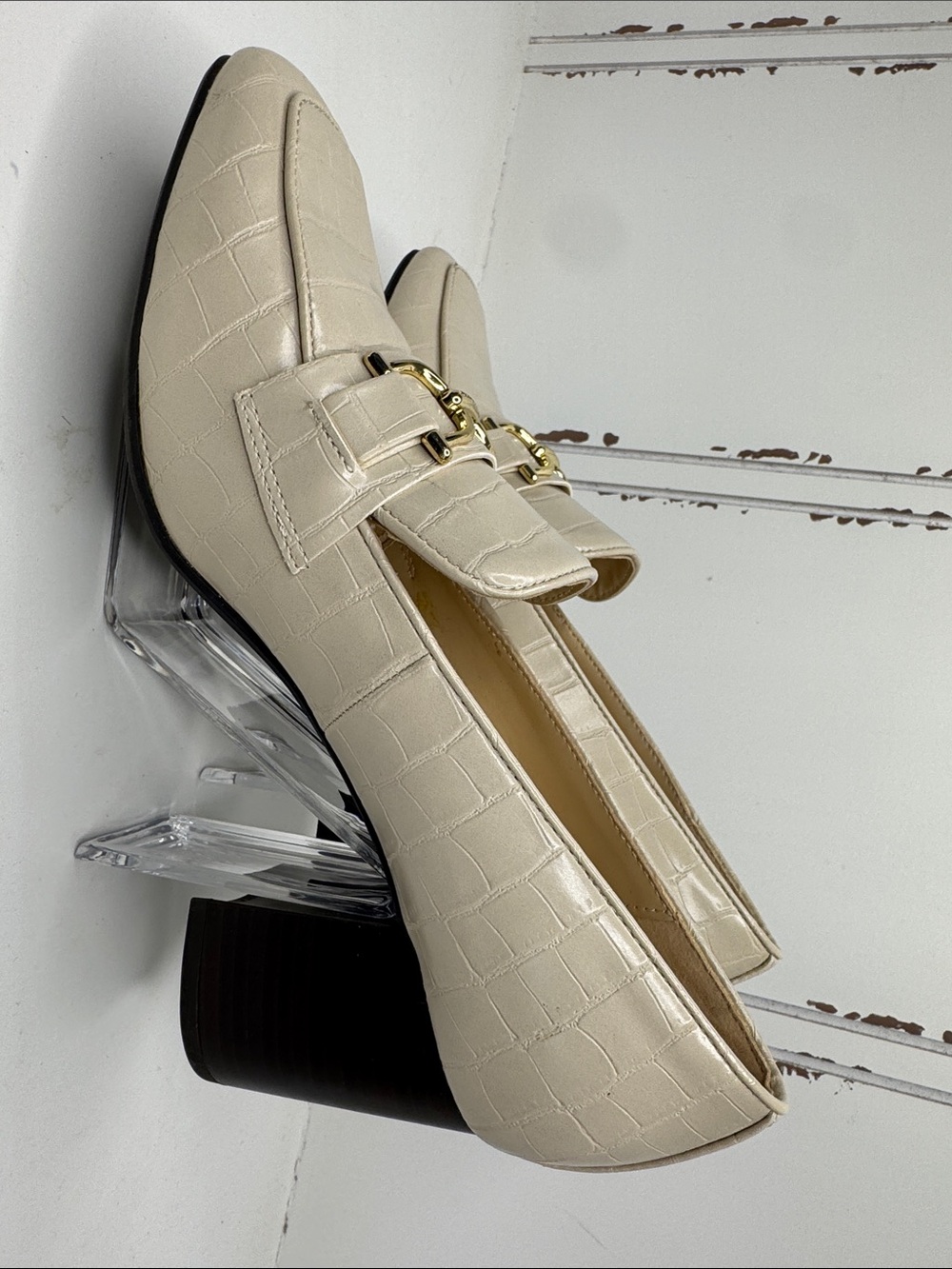 Liz Claiborne Beige Croc-Embossed Loafers with Gold Bit - Picture 4 of 7